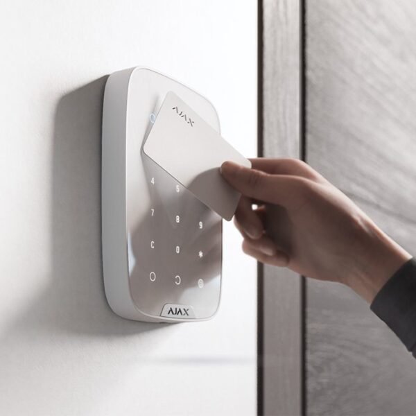 AJAX PASS tarjeta para Keypad Plus de sistema de alarma Ajax color blanco - Imagen 5